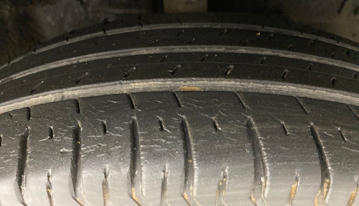 2012 Maruti Swift VDI, Diesel, Manual, 97,437 km, Right Front Tyre Tread