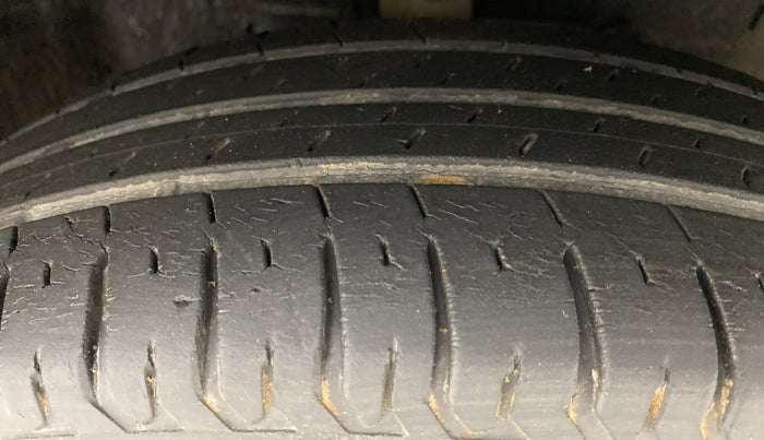 2012 Maruti Swift VDI, Diesel, Manual, 97,437 km, Left Front Tyre Tread