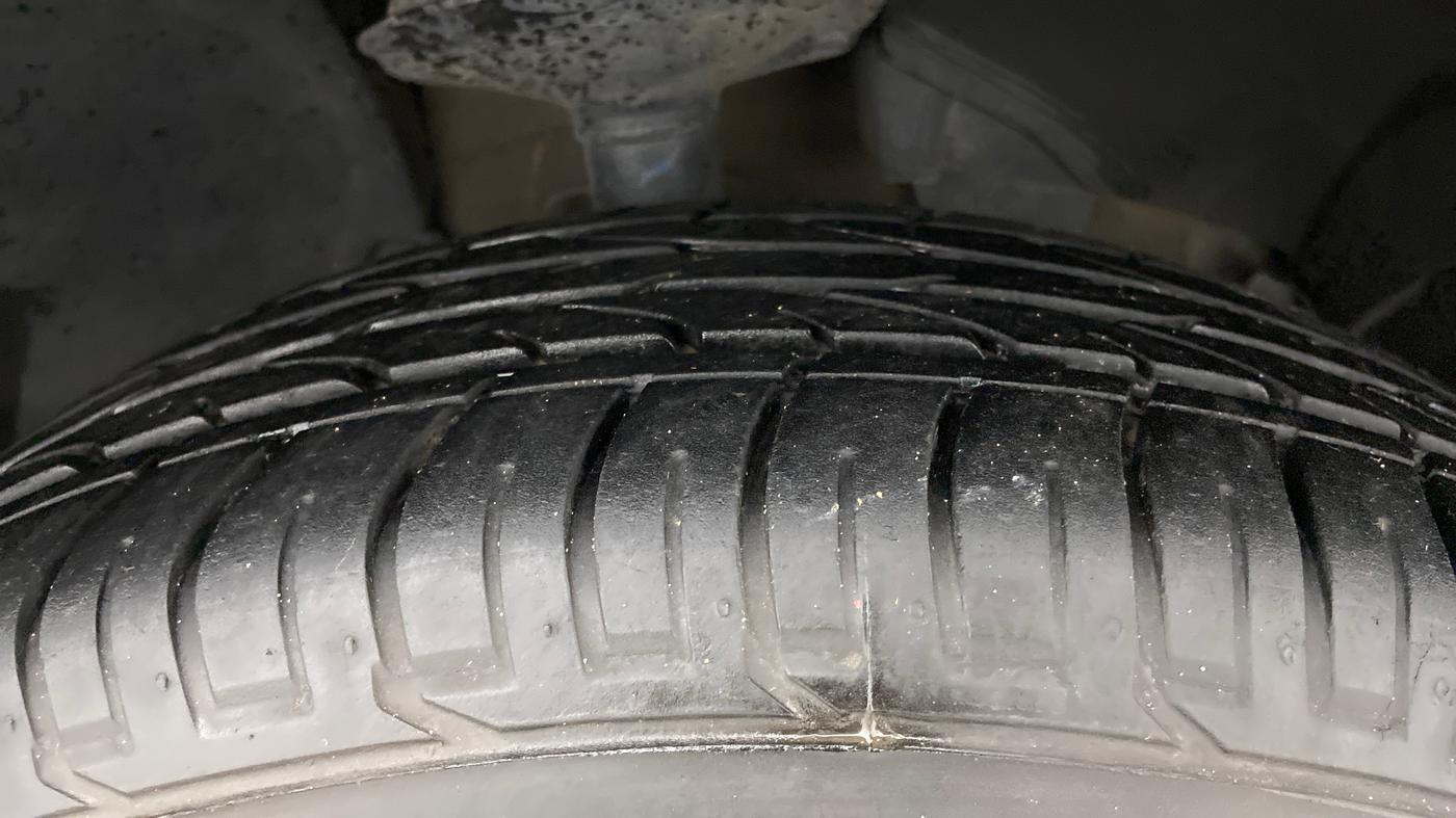 2020 Renault Duster RXZ 1.3 TURBO PETROL MT, Petrol, Manual, 1,05,742 km, Right Front Tyre Tread