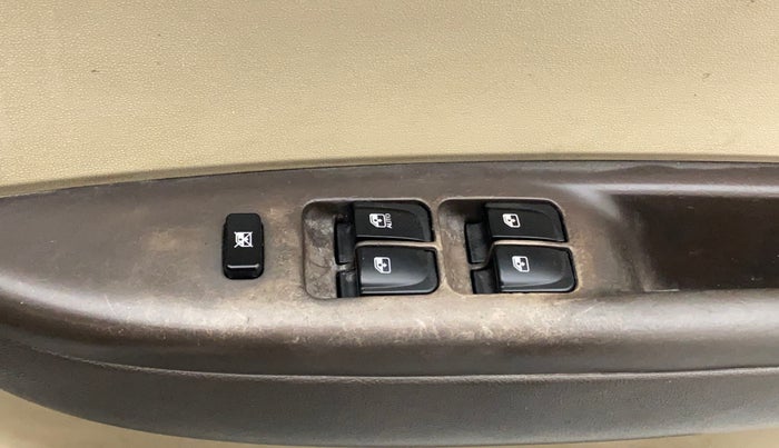 2011 Hyundai i20 MAGNA (O) 1.2, Petrol, Manual, 72,523 km, Right front window switch / handle - Master window function not working