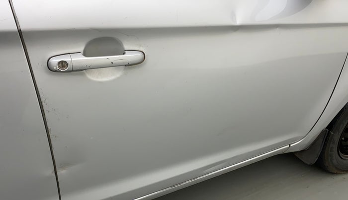 2011 Hyundai i20 MAGNA (O) 1.2, Petrol, Manual, 72,523 km, Driver-side door - Slightly dented