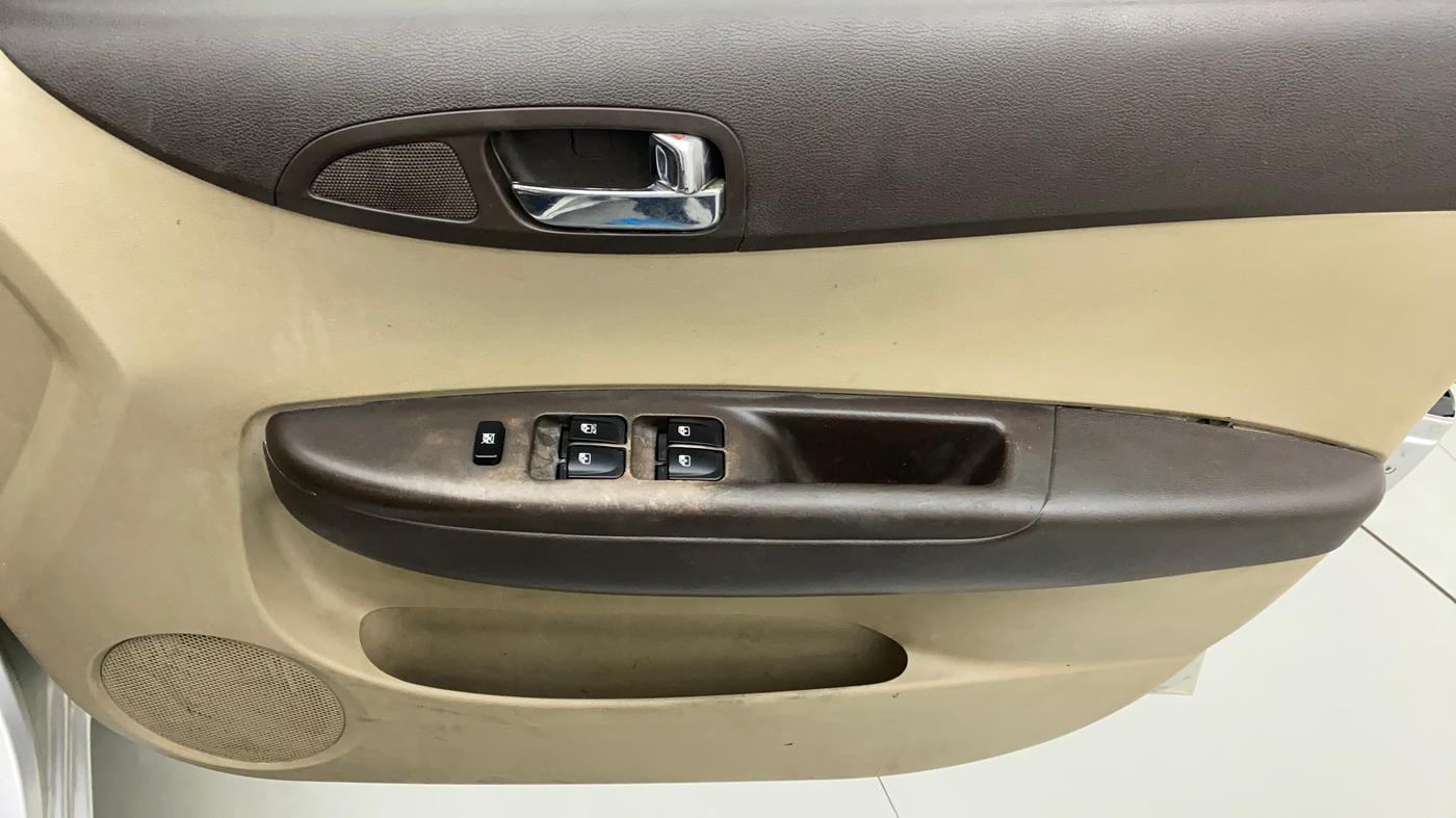 2011 Hyundai i20 MAGNA (O) 1.2, Petrol, Manual, 72,523 km, Driver Side Door Panels Control