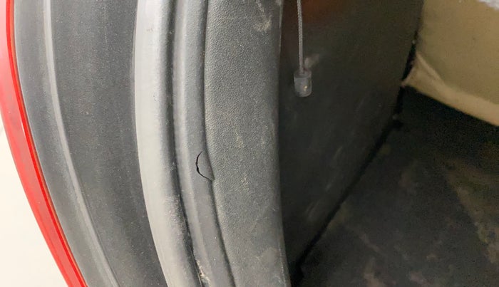 2012 Hyundai i20 ASTA 1.4 CRDI, Diesel, Manual, 1,29,005 km, Dicky (Boot door) - Weather strip has minor damage