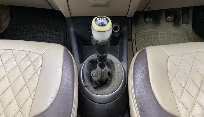 2012 Hyundai i20 ASTA 1.4 CRDI, Diesel, Manual, 1,29,005 km, Gear lever - Boot cover slightly torn
