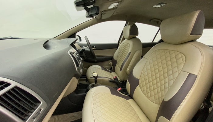 2012 Hyundai i20 ASTA 1.4 CRDI, Diesel, Manual, 1,29,005 km, Right Side Front Door Cabin