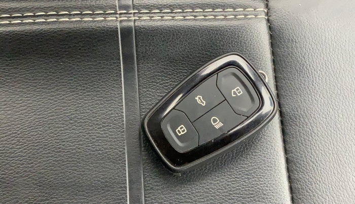 2022 Tata PUNCH CREATIVE  MT, Petrol, Manual, 50,353 km, Key Close Up