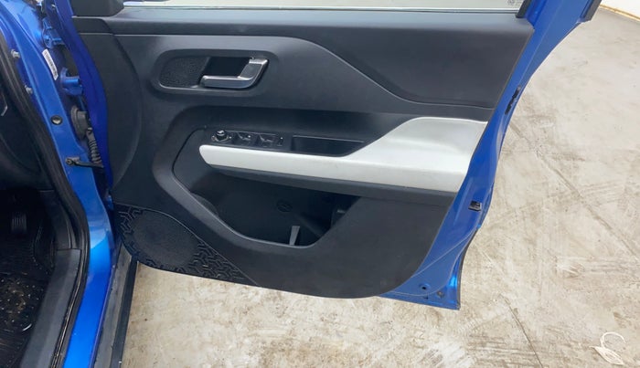 2022 Tata PUNCH CREATIVE  MT, Petrol, Manual, 50,353 km, Driver Side Door Panels Control