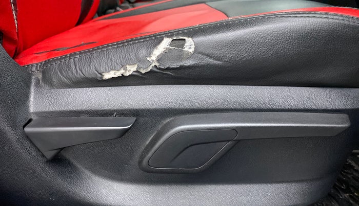 2018 Mahindra KUV 100 NXT K8 D 6 STR, Diesel, Manual, 55,751 km, Driver Side Adjustment Panel