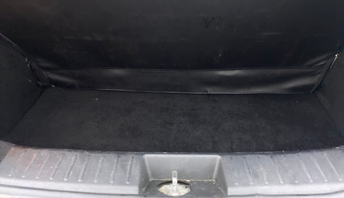 2018 Mahindra KUV 100 NXT K8 D 6 STR, Diesel, Manual, 55,751 km, Boot Inside