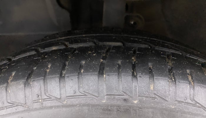 2018 Mahindra KUV 100 NXT K8 D 6 STR, Diesel, Manual, 55,751 km, Left Front Tyre Tread