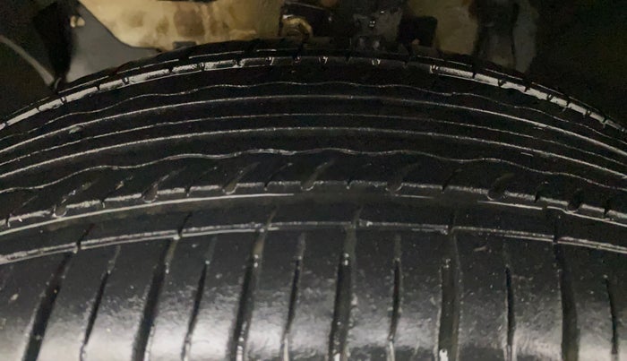 2013 Renault Duster 85 PS RXL DIESEL, Diesel, Manual, 1,07,789 km, Left Front Tyre Tread