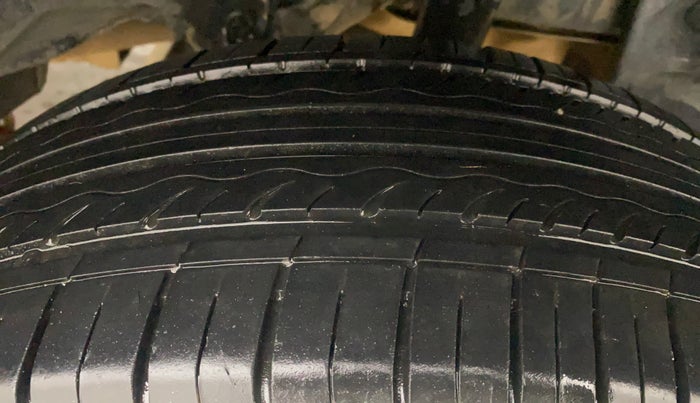 2013 Renault Duster 85 PS RXL DIESEL, Diesel, Manual, 1,07,789 km, Left Rear Tyre Tread