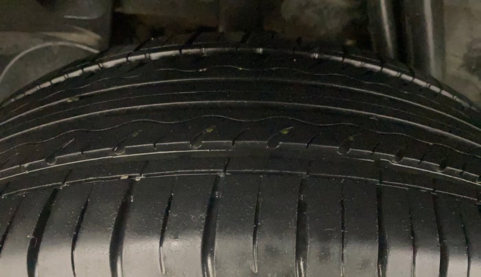 2013 Renault Duster 85 PS RXL DIESEL, Diesel, Manual, 1,07,789 km, Right Rear Tyre Tread