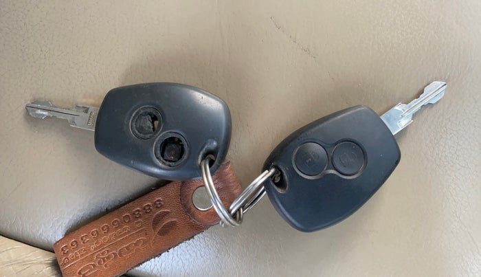 2013 Renault Duster 85 PS RXL DIESEL, Diesel, Manual, 1,07,789 km, Key Close Up