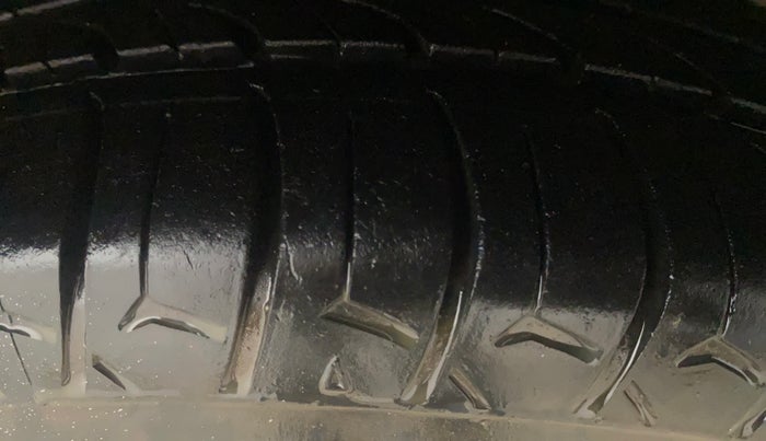 2015 Hyundai Eon MAGNA +, CNG, Manual, 1,38,738 km, Right Front Tyre Tread