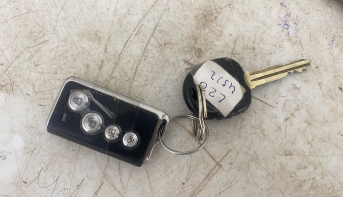 2015 Hyundai Eon MAGNA +, CNG, Manual, 1,38,738 km, Key Close Up