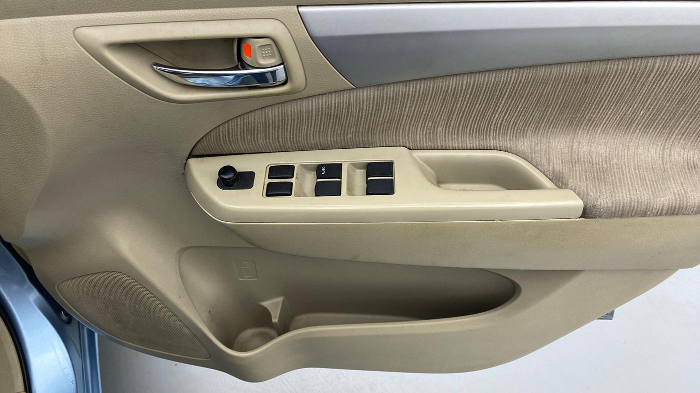 2013 Maruti Ertiga VDI ABS, Diesel, Manual, 1,05,870 km, Driver Side Door Panels Control