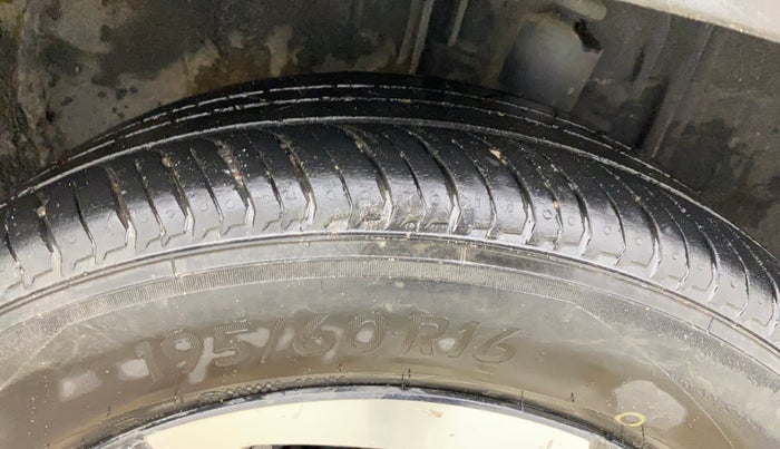 2021 Nissan MAGNITE XV MT, CNG, Manual, 65,910 km, Left Rear Tyre Tread