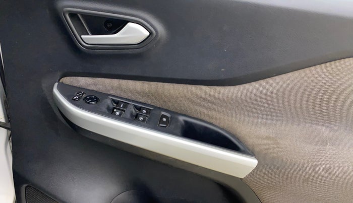 2021 Nissan MAGNITE XV MT, CNG, Manual, 65,910 km, Driver Side Door Panels Control