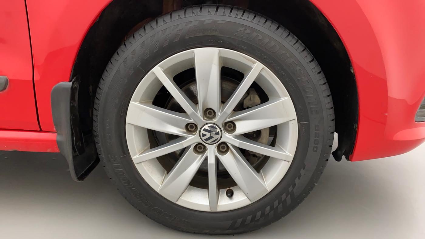 2017 Volkswagen Polo HIGHLINE1.2L, Petrol, Manual, 49,118 km, Right Front Wheel