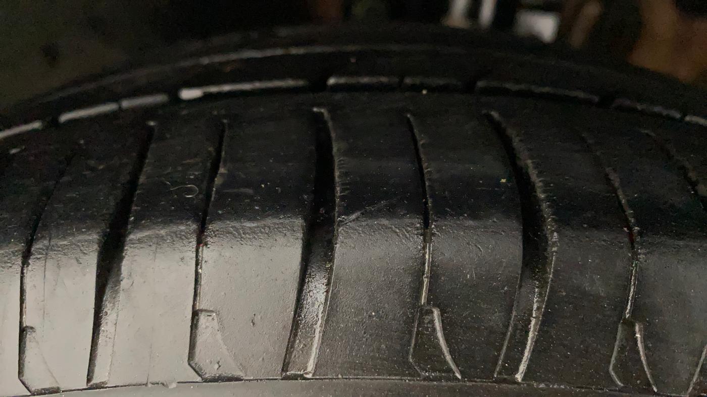 2017 Volkswagen Polo HIGHLINE1.2L, Petrol, Manual, 49,118 km, Left Front Tyre Tread