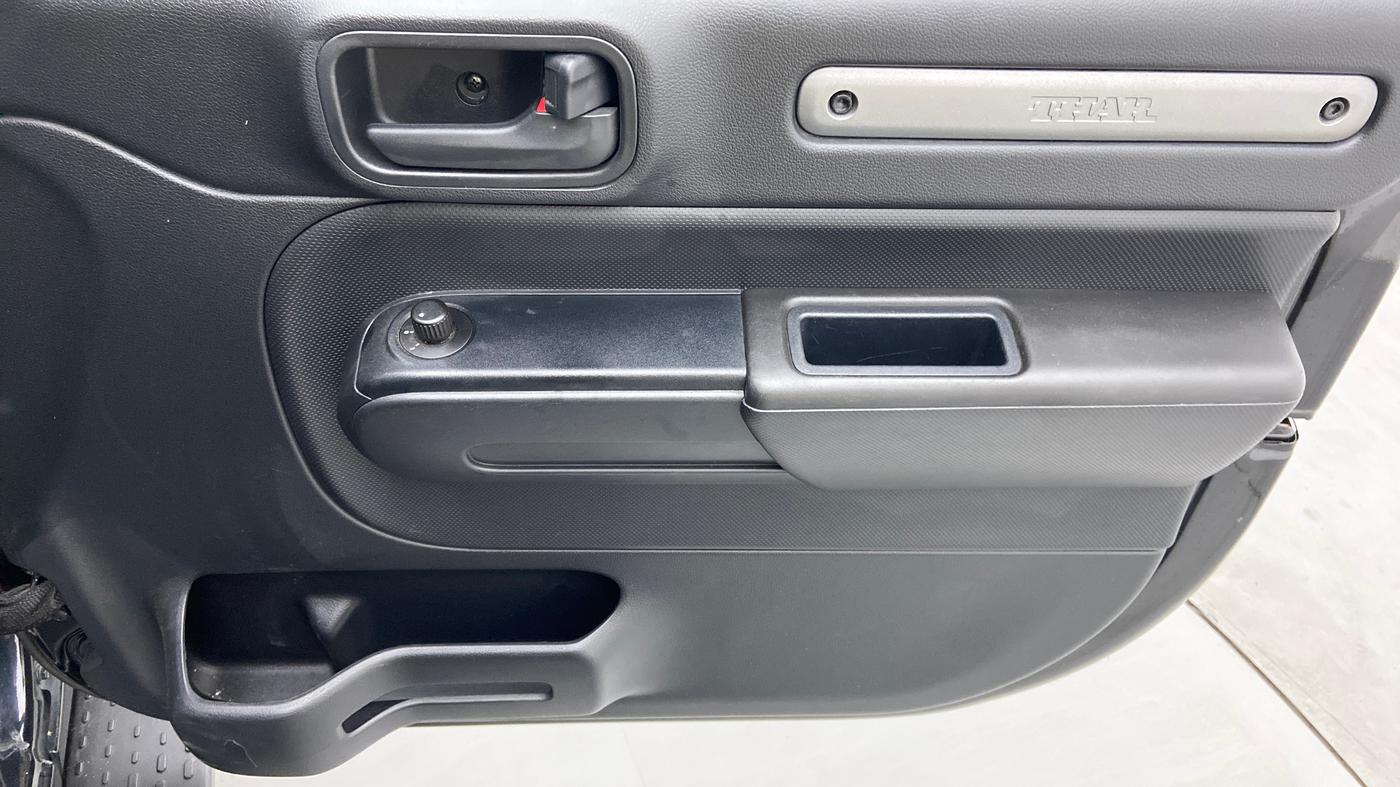 2021 Mahindra Thar LX PETROL HT 4WD AT, Petrol, Automatic, 45,751 km, Driver Side Door Panels Control