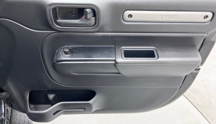 2021 Mahindra Thar LX PETROL HT 4WD AT, Petrol, Automatic, 45,751 km, Driver Side Door Panels Control