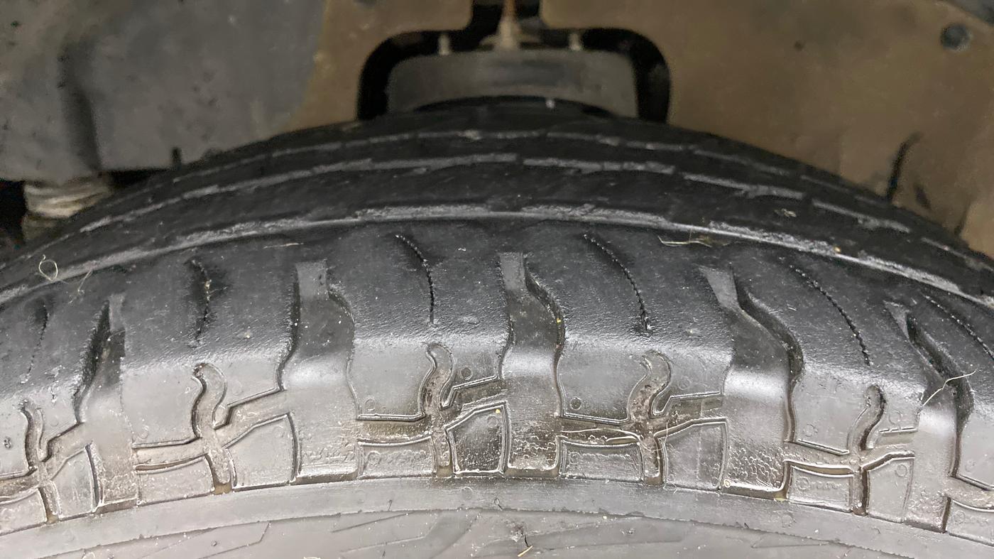 2021 Mahindra Thar LX PETROL HT 4WD AT, Petrol, Automatic, 45,751 km, Left Front Tyre Tread