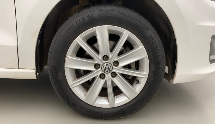 2016 Volkswagen Vento HIGHLINE 1.5 AT, Diesel, Automatic, 1,38,989 km, Right Front Wheel