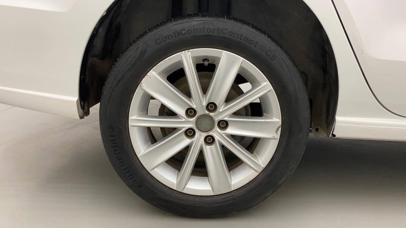 2016 Volkswagen Vento HIGHLINE 1.5 AT, Diesel, Automatic, 1,38,989 km, Right Rear Wheel
