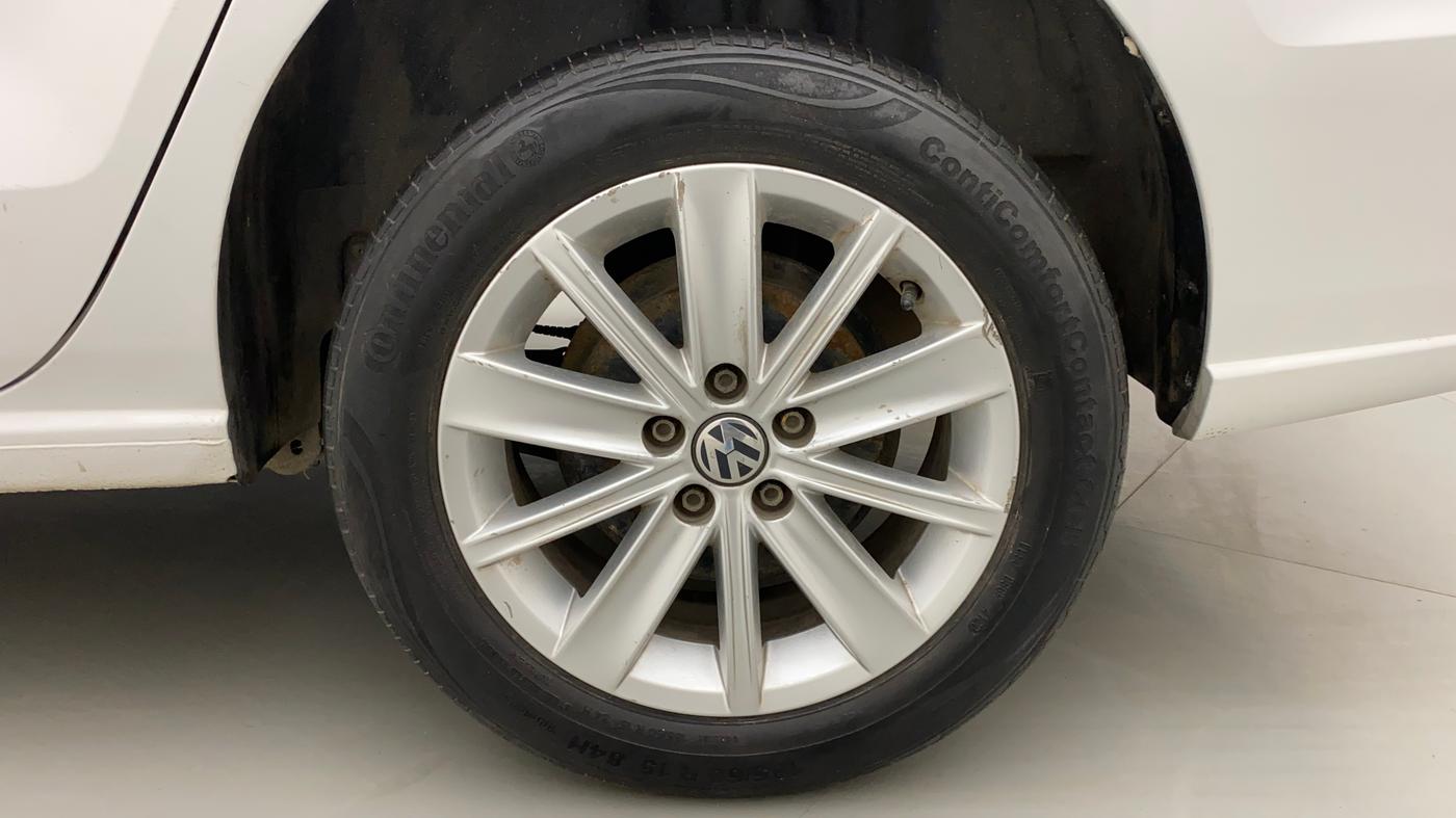 2016 Volkswagen Vento HIGHLINE 1.5 AT, Diesel, Automatic, 1,38,989 km, Left Rear Wheel