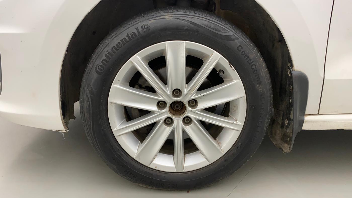 2016 Volkswagen Vento HIGHLINE 1.5 AT, Diesel, Automatic, 1,38,989 km, Left Front Wheel
