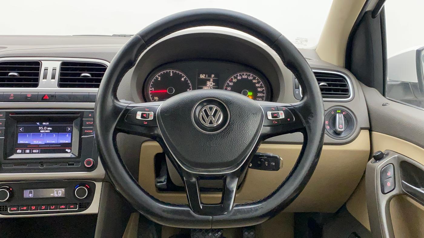 2016 Volkswagen Vento HIGHLINE 1.5 AT, Diesel, Automatic, 1,38,989 km, Steering Wheel Close Up