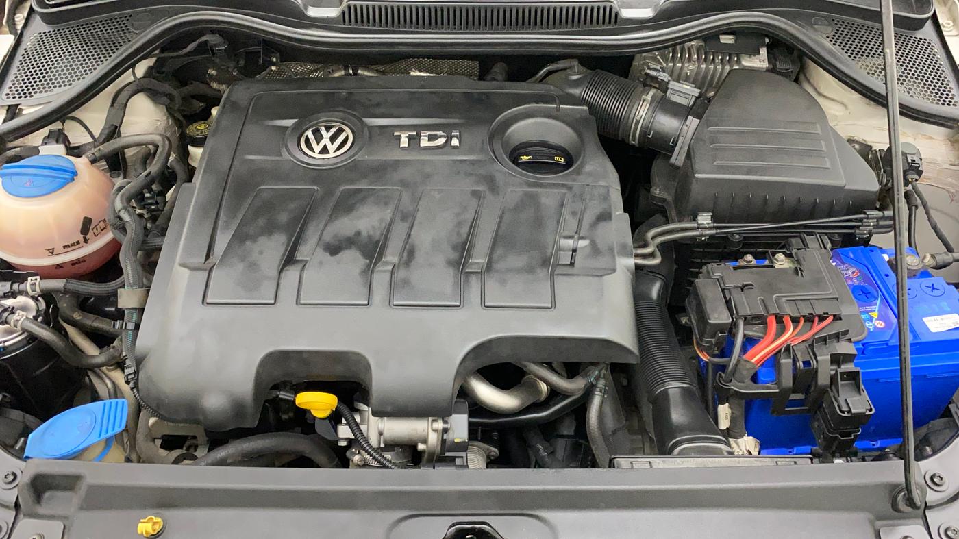 2016 Volkswagen Vento HIGHLINE 1.5 AT, Diesel, Automatic, 1,38,989 km, Open Bonet