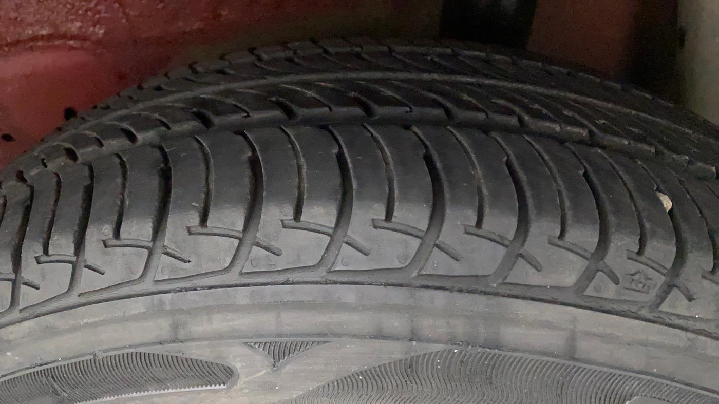 2015 Maruti Celerio VXI AMT, Petrol, Automatic, 27,075 km, Left Rear Tyre Tread