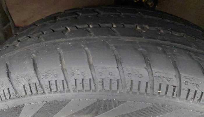 2015 Maruti Celerio VXI AMT, Petrol, Automatic, 27,075 km, Left Front Tyre Tread