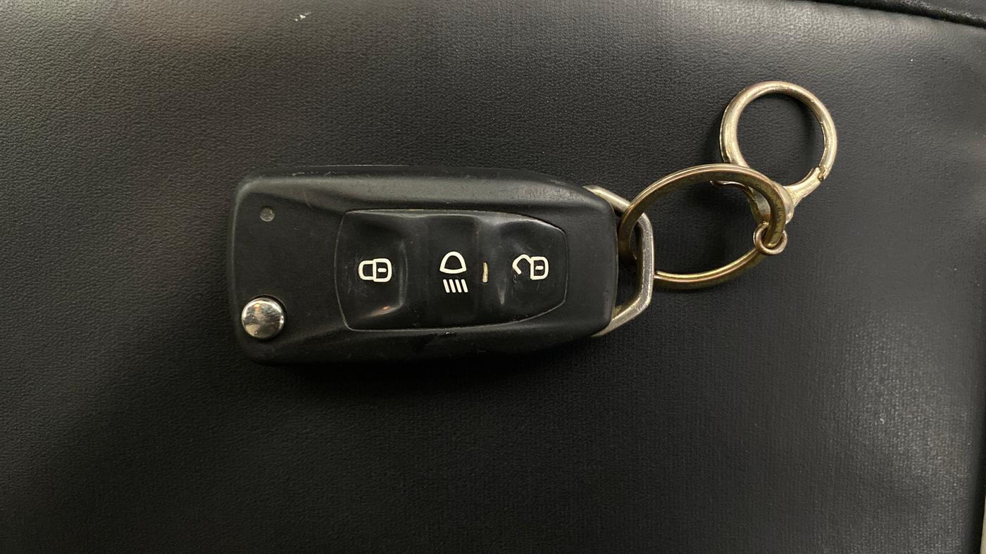 2022 Tata ALTROZ XM PLUS PETROL, Petrol, Manual, 82,937 km, Key Close Up