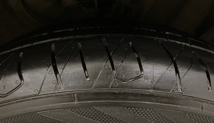 2018 Hyundai Creta SX AT 1.6 PETROL, Petrol, Automatic, 1,24,756 km, Right Front Tyre Tread