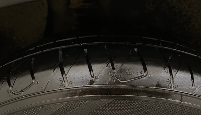 2018 Hyundai Creta SX AT 1.6 PETROL, Petrol, Automatic, 1,24,756 km, Right Rear Tyre Tread