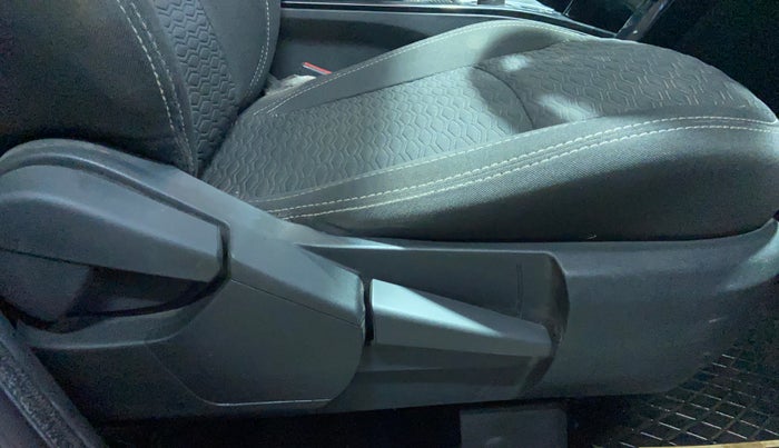 2022 Renault Kiger RXZ MT, Petrol, Manual, 64,522 km, Driver Side Adjustment Panel