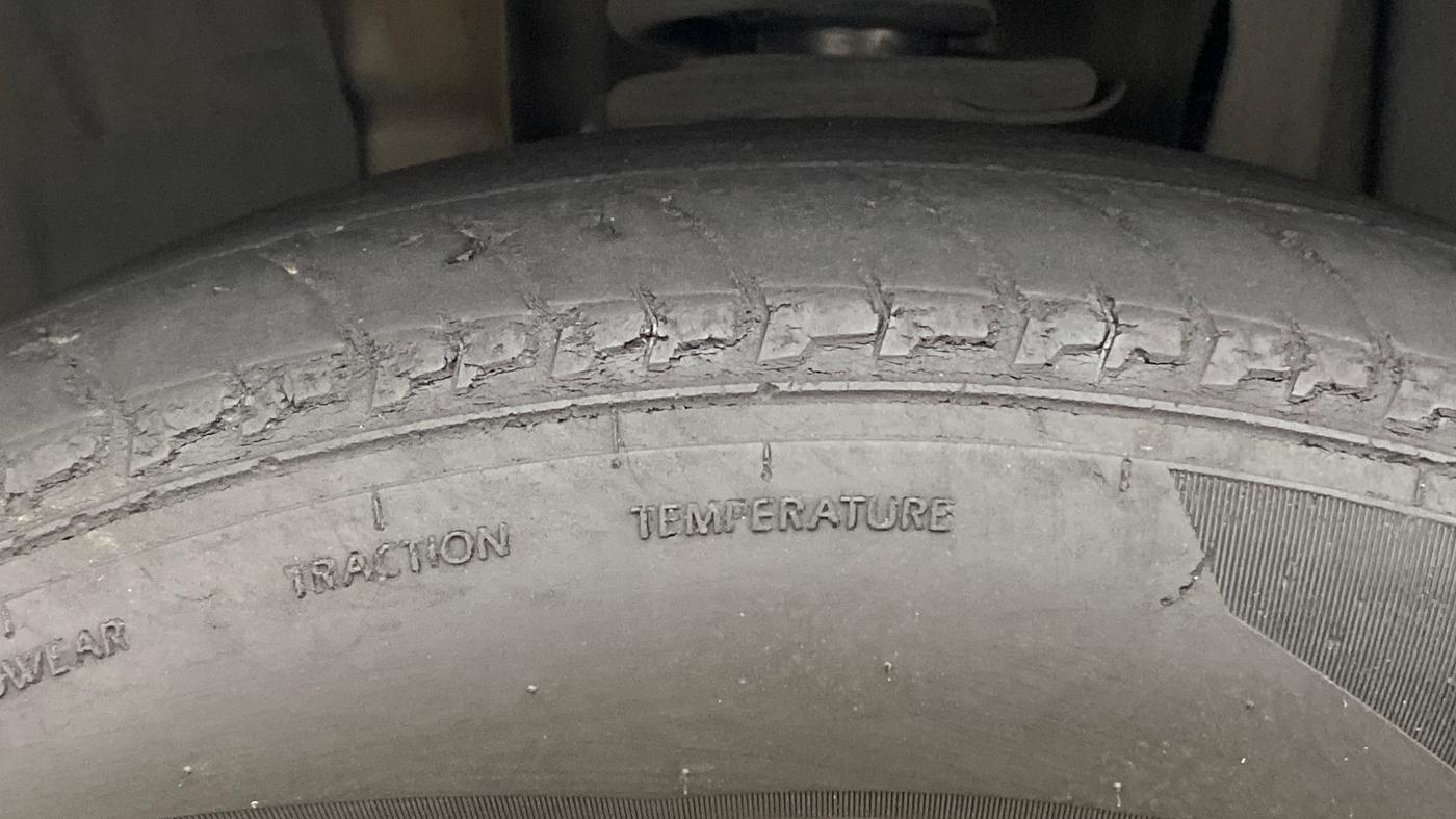 2021 Renault Kiger RXZ TURBO CVT DUAL TONE, Petrol, Automatic, 62,846 km, Left Front Tyre Tread