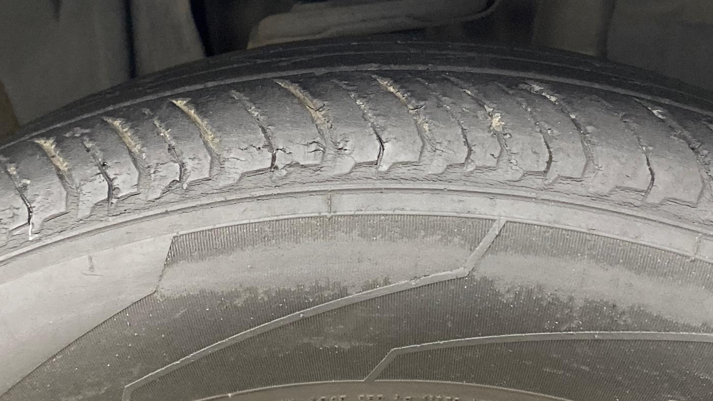 2021 Renault Kiger RXZ TURBO CVT DUAL TONE, Petrol, Automatic, 62,846 km, Right Front Tyre Tread