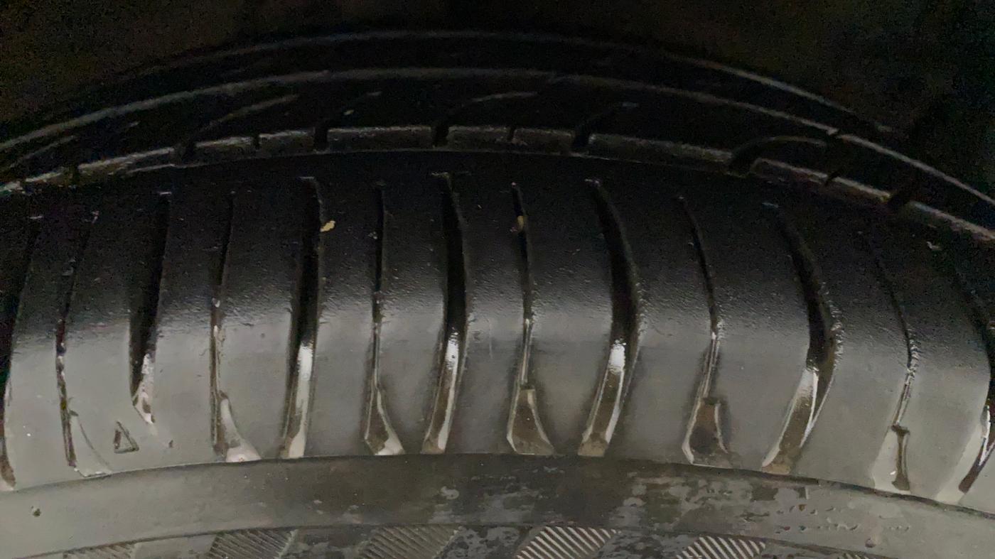 2017 Hyundai Grand i10 ASTA 1.2 KAPPA VTVT, CNG, Manual, 77,988 km, Right Front Tyre Tread