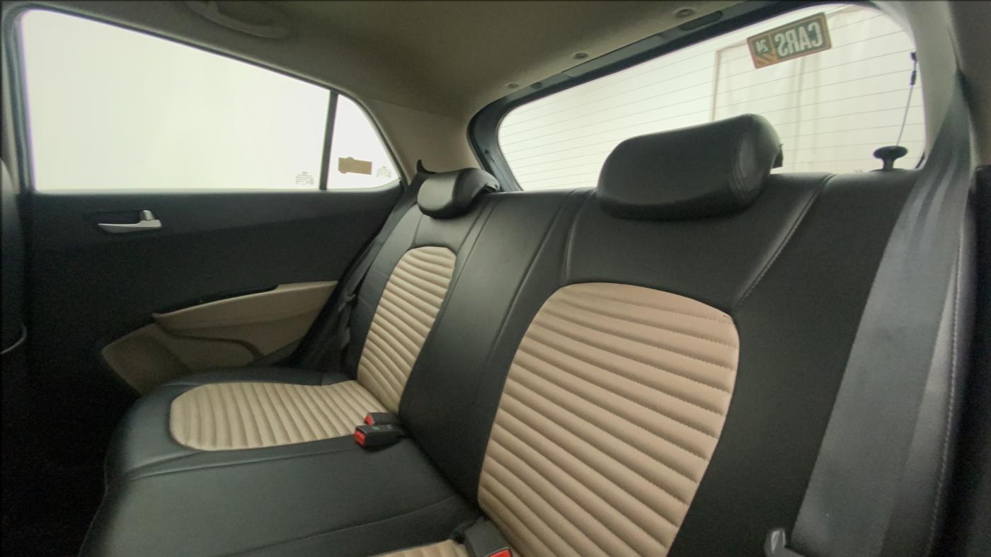 2017 Hyundai Grand i10 ASTA 1.2 KAPPA VTVT, CNG, Manual, 77,988 km, Right Side Rear Door Cabin