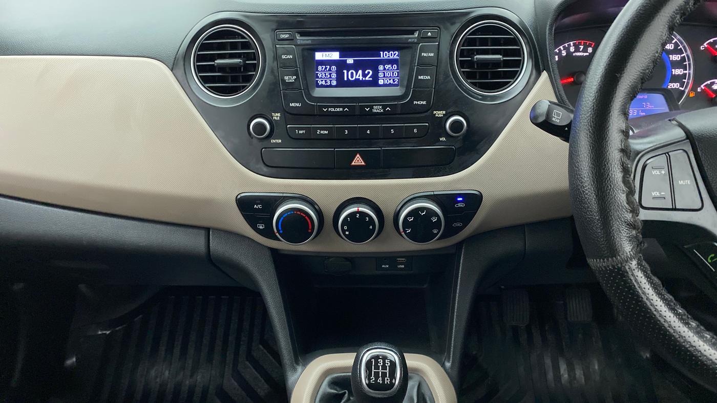 2016 Hyundai Grand i10 ASTA 1.2 (O) VTVT, Petrol, Manual, 39,995 km, Air Conditioner