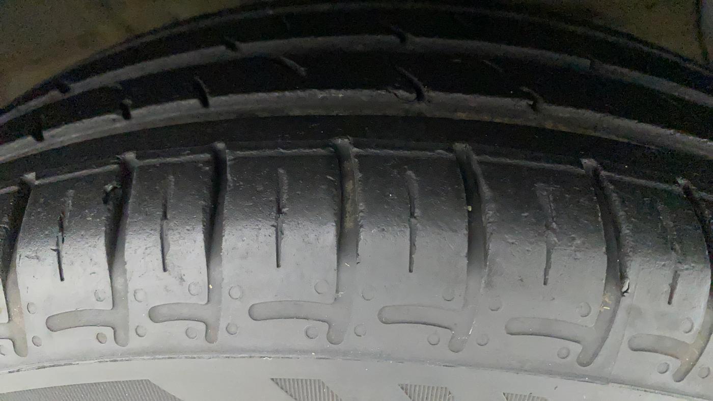 2022 Hyundai AURA S 1.2 CNG, CNG, Manual, 25,910 km, Right Front Tyre Tread