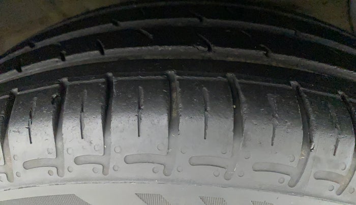 2022 Hyundai AURA S 1.2 CNG, CNG, Manual, 25,910 km, Right Front Tyre Tread