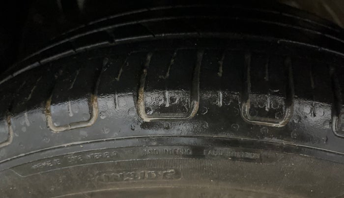 2021 MG HECTOR PLUS SHARP 1.5 PETROL TURBO HYBRID MT 6-STR, Petrol, Manual, 27,438 km, Left Front Tyre Tread