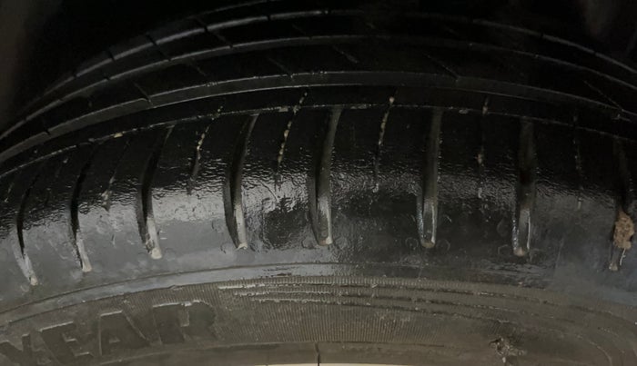 2021 MG HECTOR PLUS SHARP 1.5 PETROL TURBO HYBRID MT 6-STR, Petrol, Manual, 27,438 km, Left Rear Tyre Tread