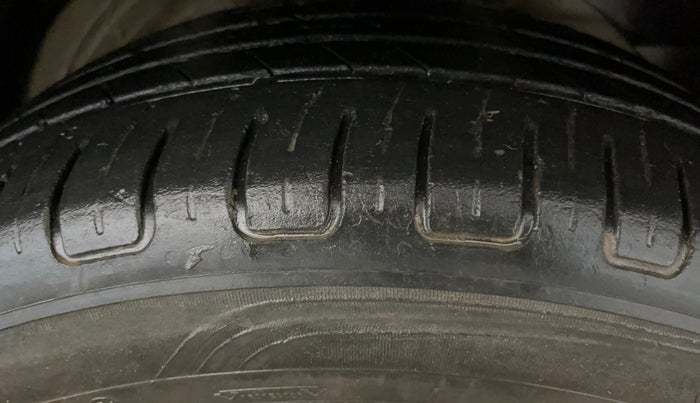 2021 MG HECTOR PLUS SHARP 1.5 PETROL TURBO HYBRID MT 6-STR, Petrol, Manual, 27,438 km, Right Front Tyre Tread